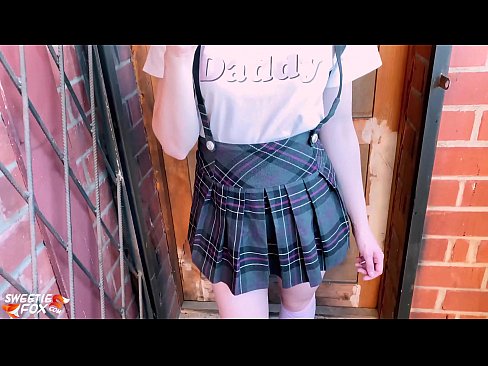 ❤️ 女學生深深地吸吮她的雞巴並亂搞而不是上課。 性愛視頻 在我們 ❌❤