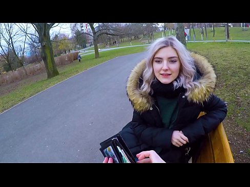 ❤️ 為了錢吞下陌生人的熱精液 - Eva Elfie 在公園裡口交 性愛視頻 在我們 ❌❤